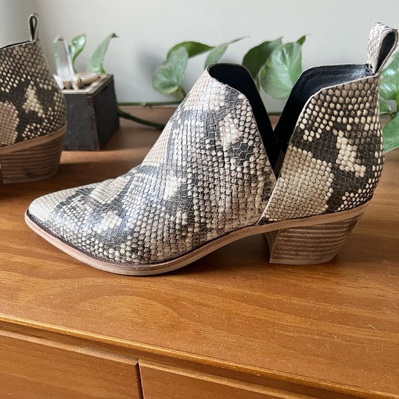 Dolce Vita Snake Print Booties Size 8 - Picture 4 of 10